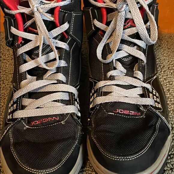 Jordan Basketball Shoes  - Picture 4 of 5